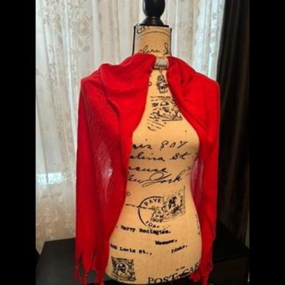 Festive Red Scarf with Jolly Santa Pendant - Holiday Season Accessory